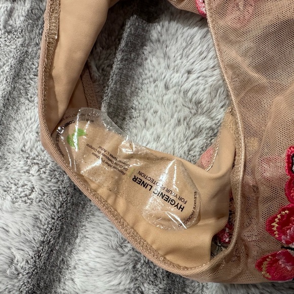 Monatch Reign Entranced One Piece - Picture 5 of 8